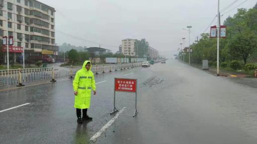 人保守护 风雨无阻