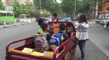 河南一小学禁止骑三轮接孩子（河南一小学禁止骑三轮接孩子通知）