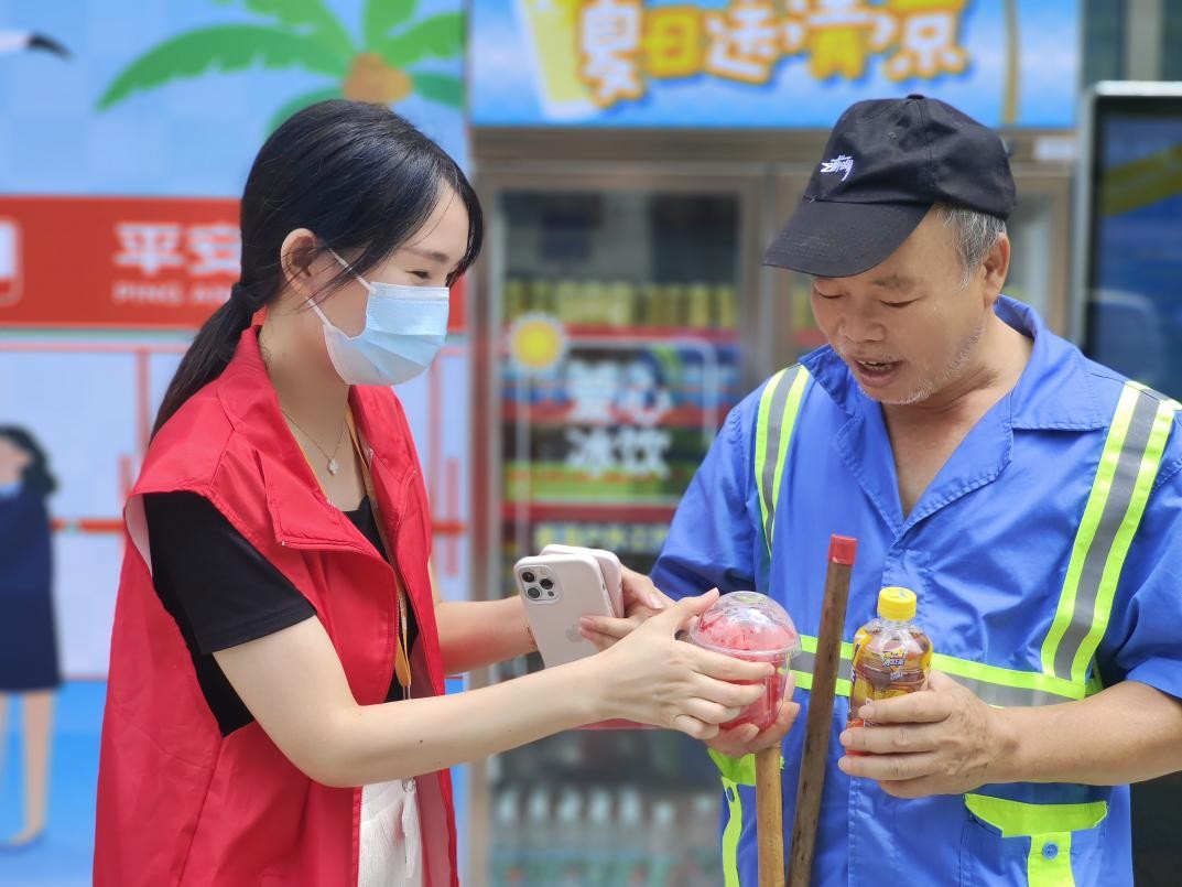 平安银行广州分行开启夏日送清凉畅饮，关爱烈日下最可爱的人