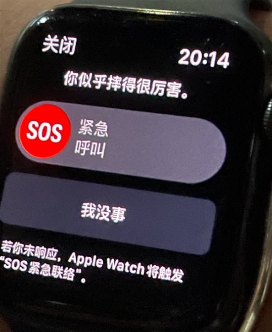 骑车摔倒Apple Watch显示“您似乎摔死” 其实是PS恶搞